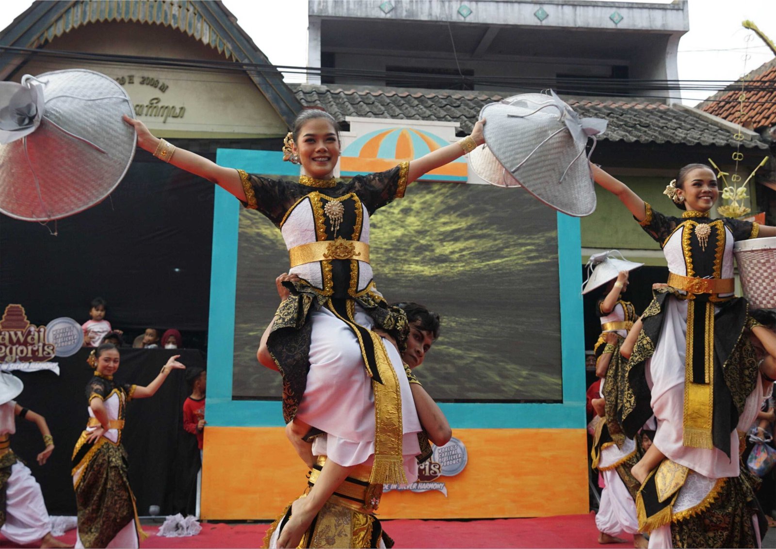 Pawai Alegoris 2025 Kotagede in Silver Harmony