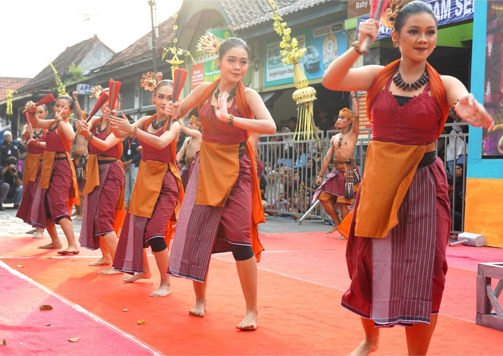 Pawai Alegoris 2025 Kotagede in Silver Harmony